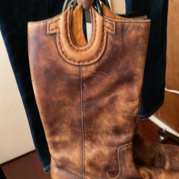 True Religion women boot true size 7 medium. Real leather and fits like a glove. - Picture 7 of 8